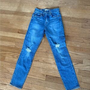 Levi's Women's Skinny Jeans in Distressed Blue